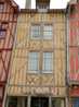  maison à pans de bois jaune